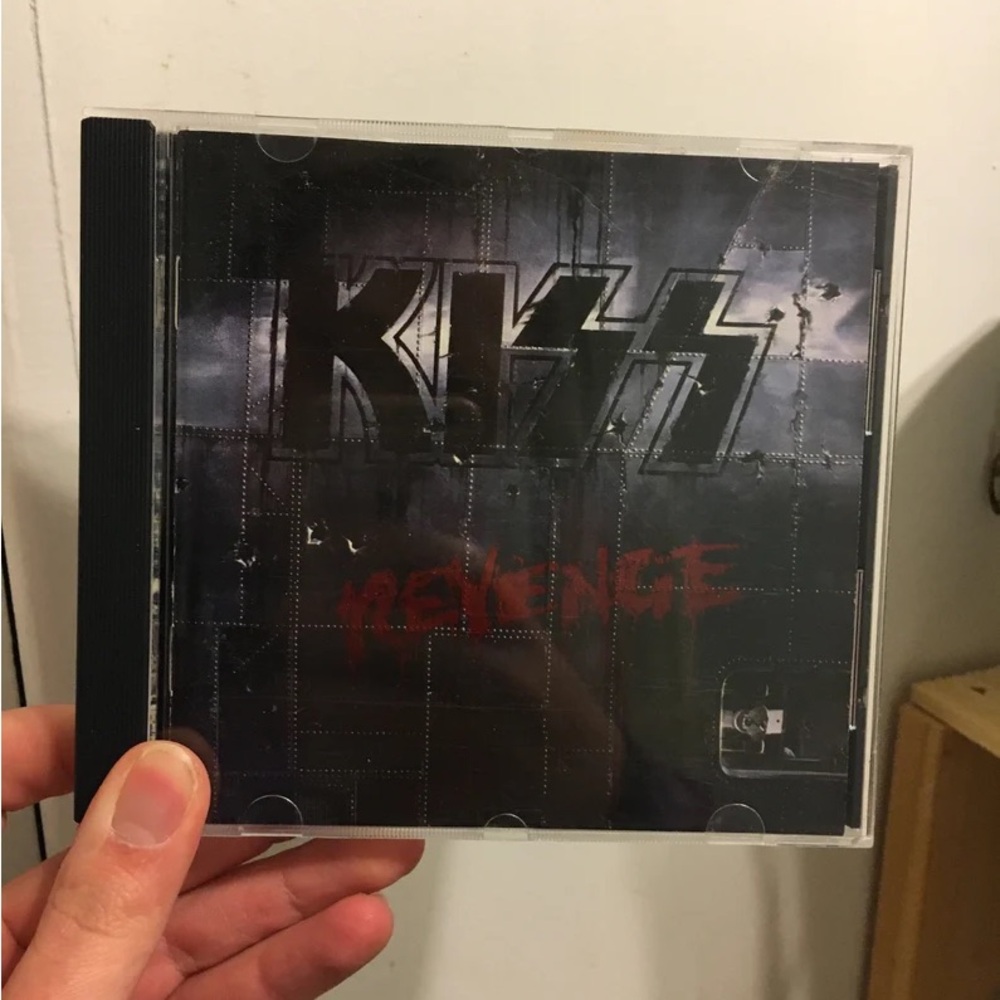 1992 KISS revenge CD